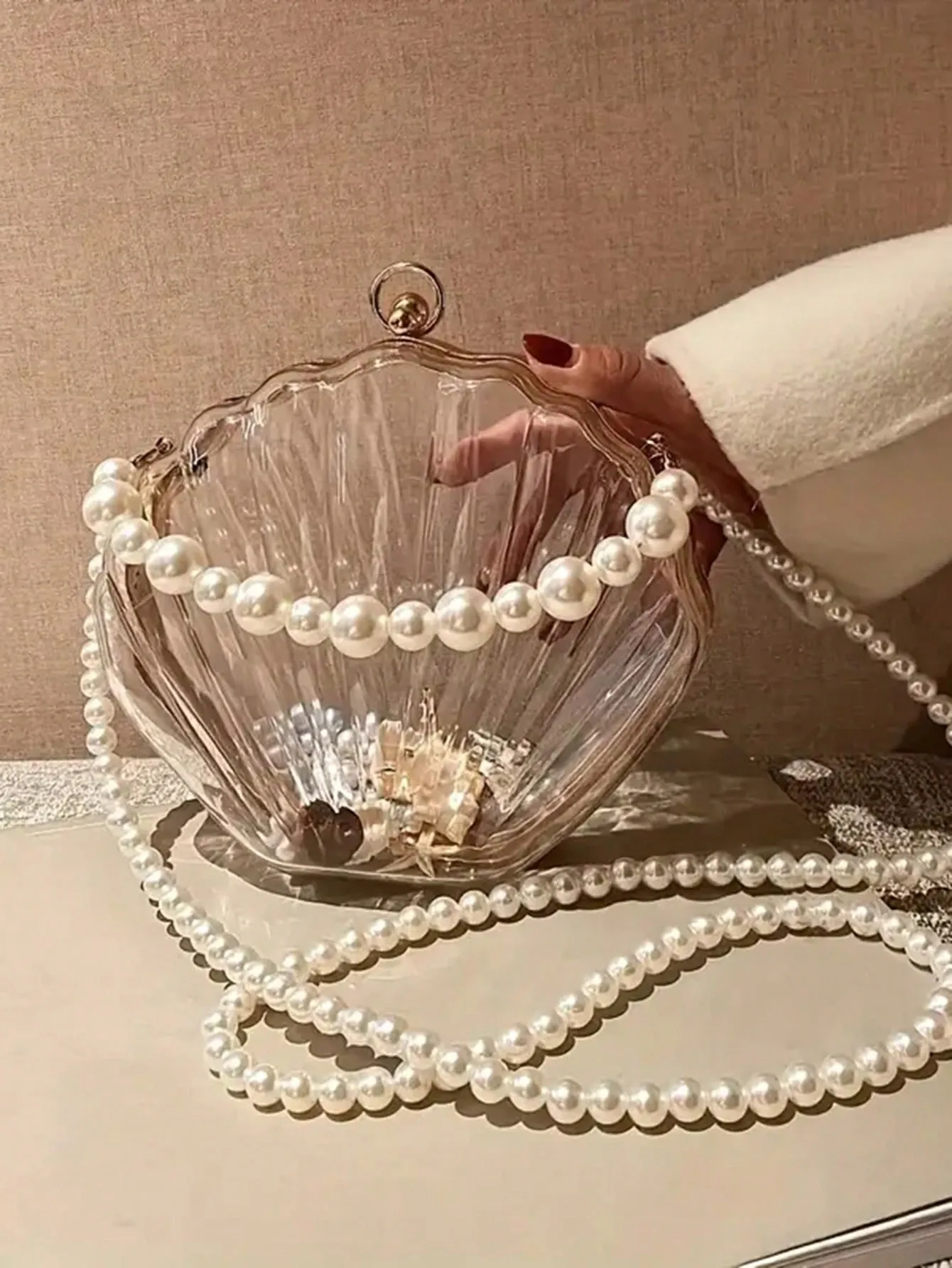 2024 Women's Shell Shaped Clutch: Chic Acrylic Handbag for Beach, Sports & Picnic