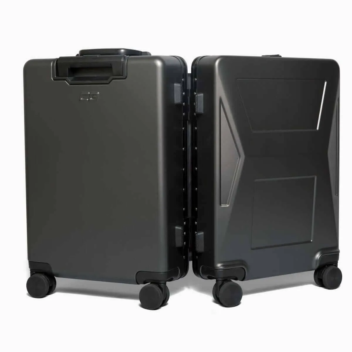 CYBER LUGGAGE: TESLA CYBERTRUCK-INSPIRED (40L, USB PORT, TSA LOCK, CHECK-IN BAG)