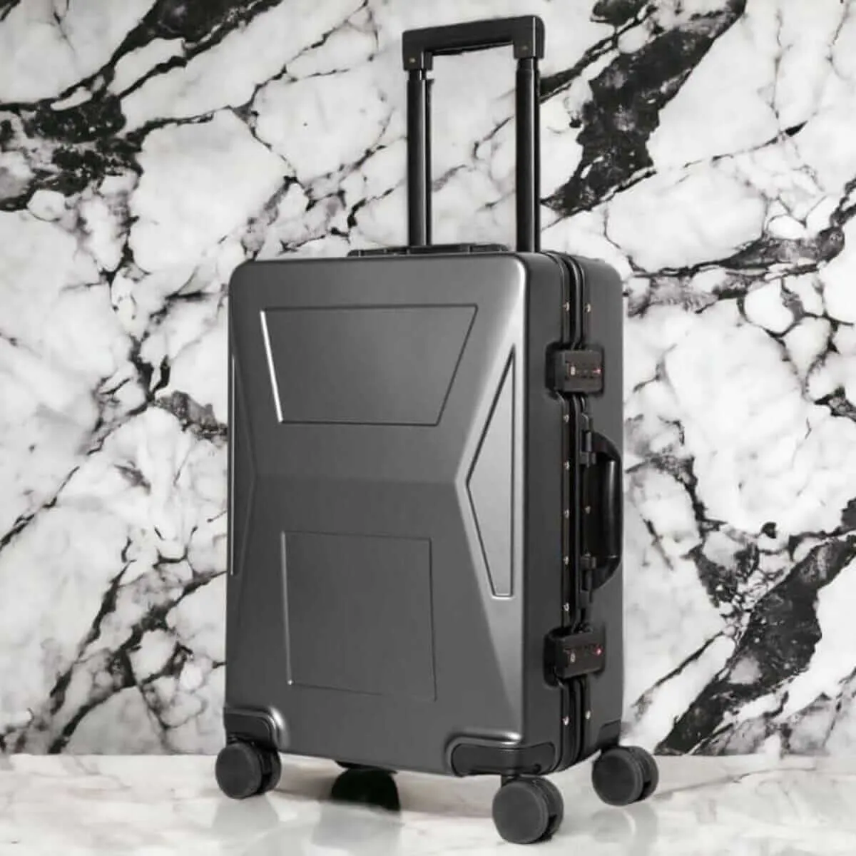 CYBER LUGGAGE: TESLA CYBERTRUCK-INSPIRED (40L, USB PORT, TSA LOCK, CHECK-IN BAG)