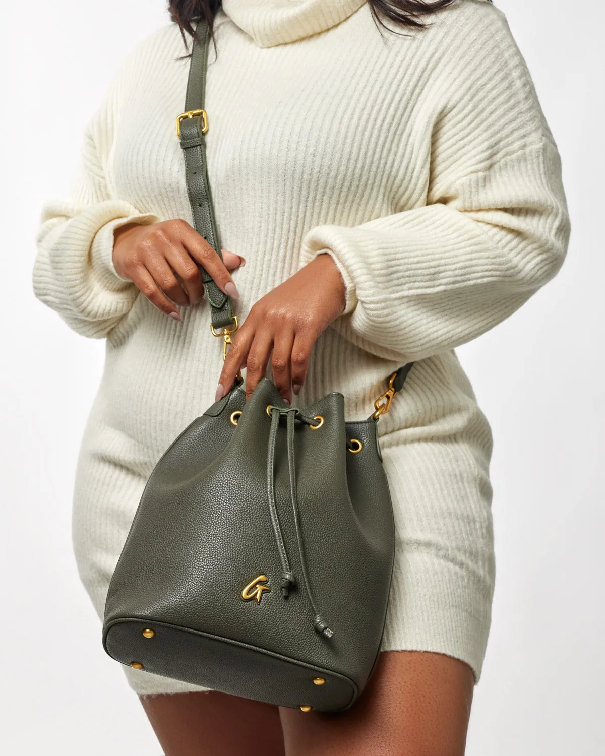 LARGE PEBBLE BUCKET BAG - OLIVE GREEN