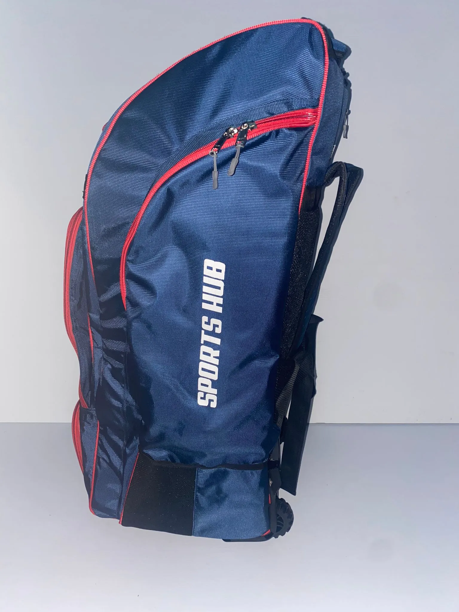 SPORTS HUB KIT BAG PLAYER  EDTION (  wheelie cum duffle )