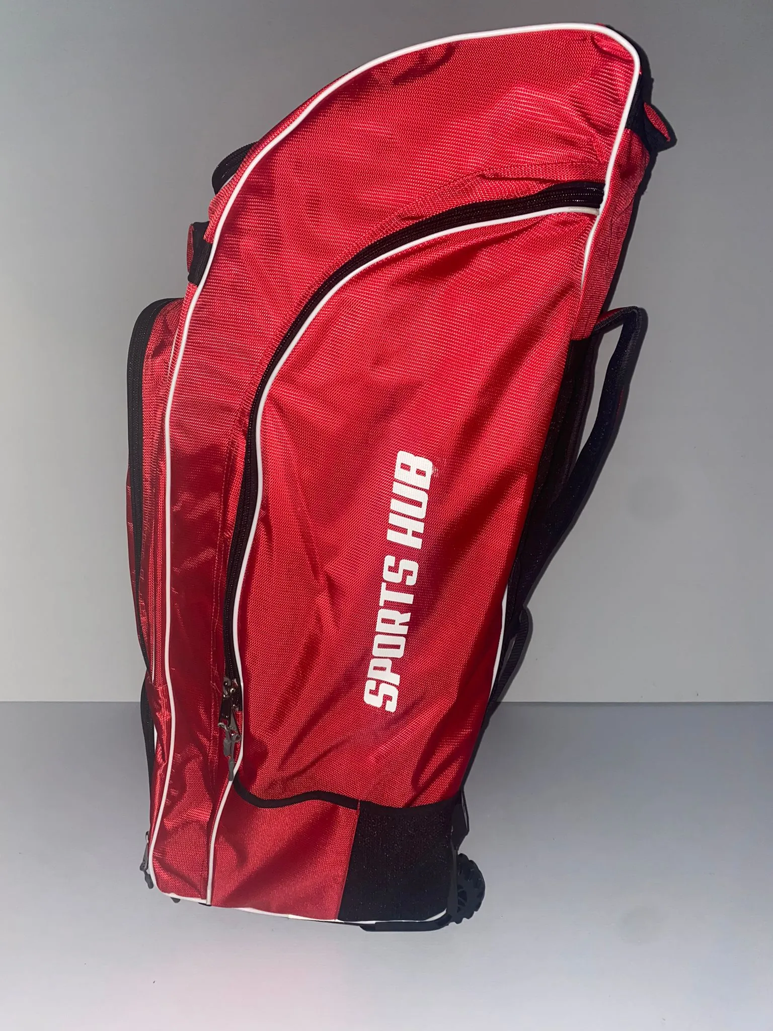 SPORTS HUB KIT BAG PLAYER  EDTION (  wheelie cum duffle )