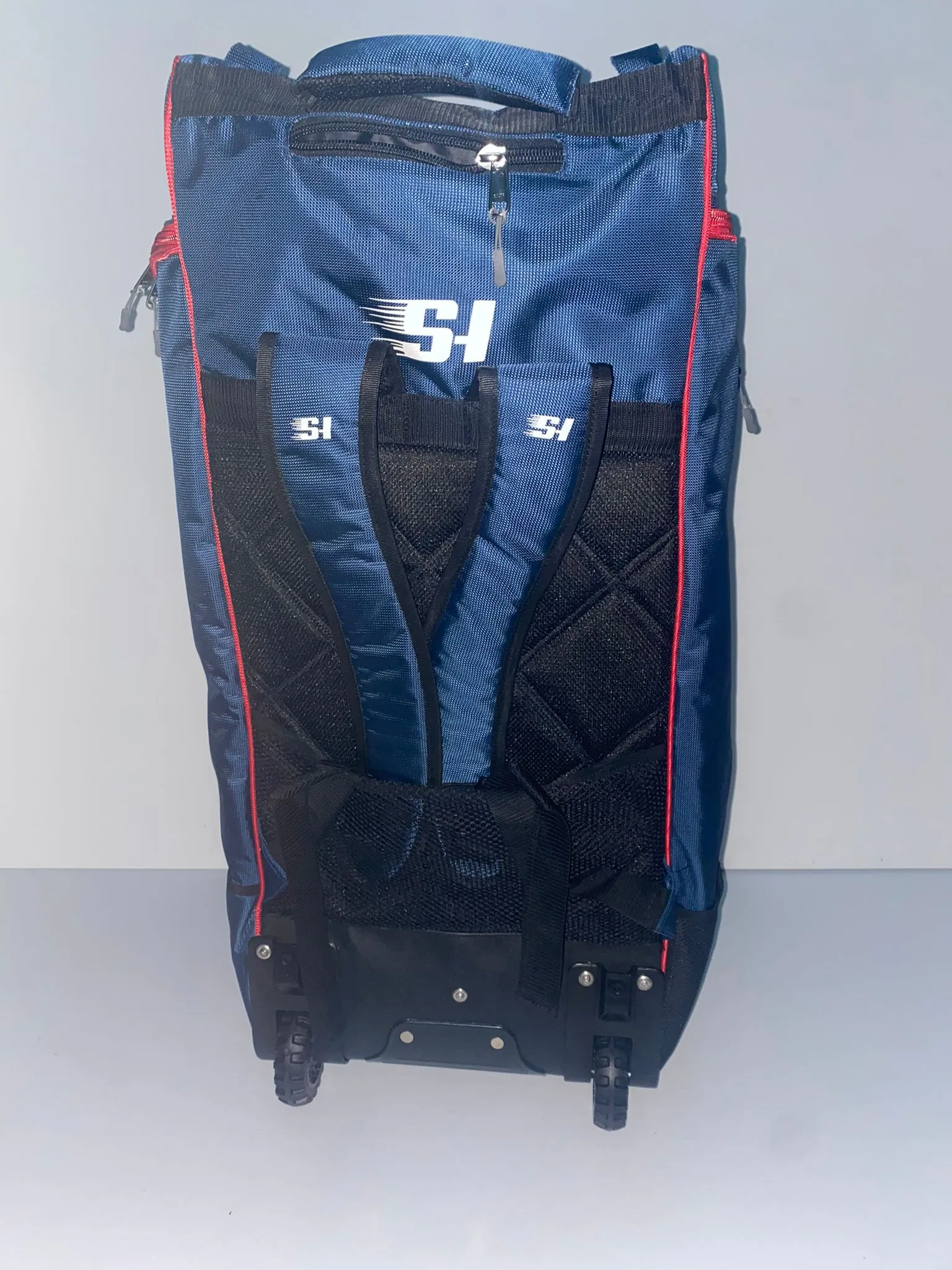 SPORTS HUB KIT BAG PLAYER  EDTION (  wheelie cum duffle )